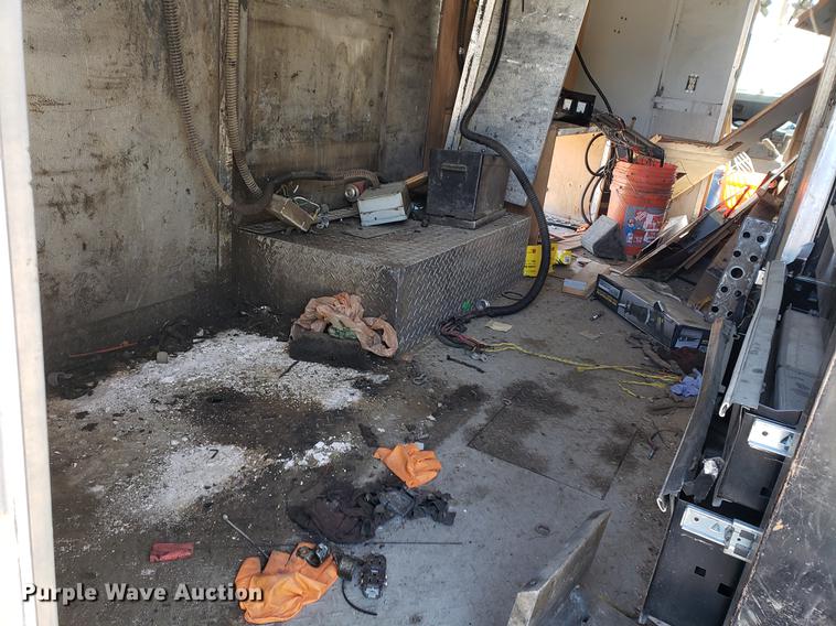 image for item EF9838 1999 Workhorse P30 delivery truck