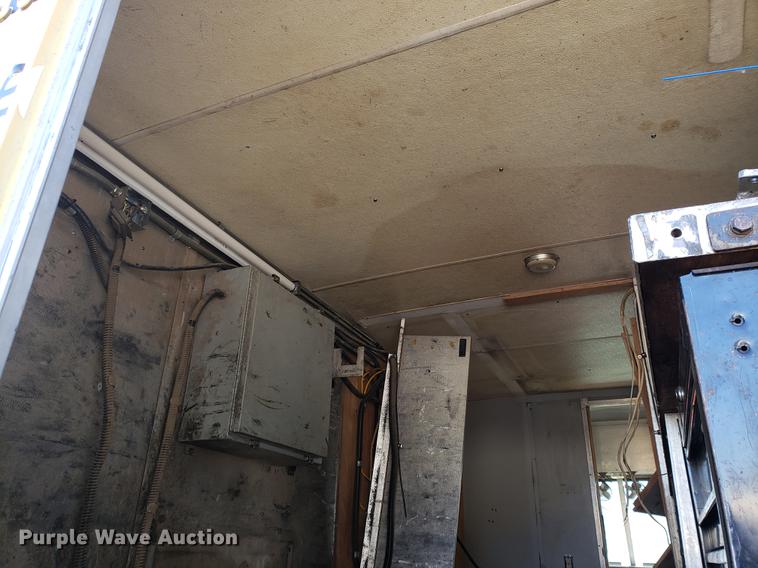 image for item EF9838 1999 Workhorse P30 delivery truck