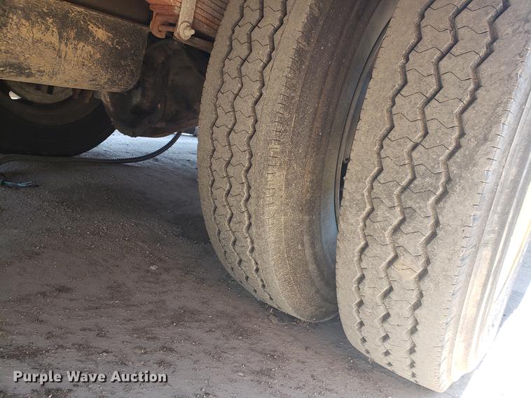 image for item EF9838 1999 Workhorse P30 delivery truck