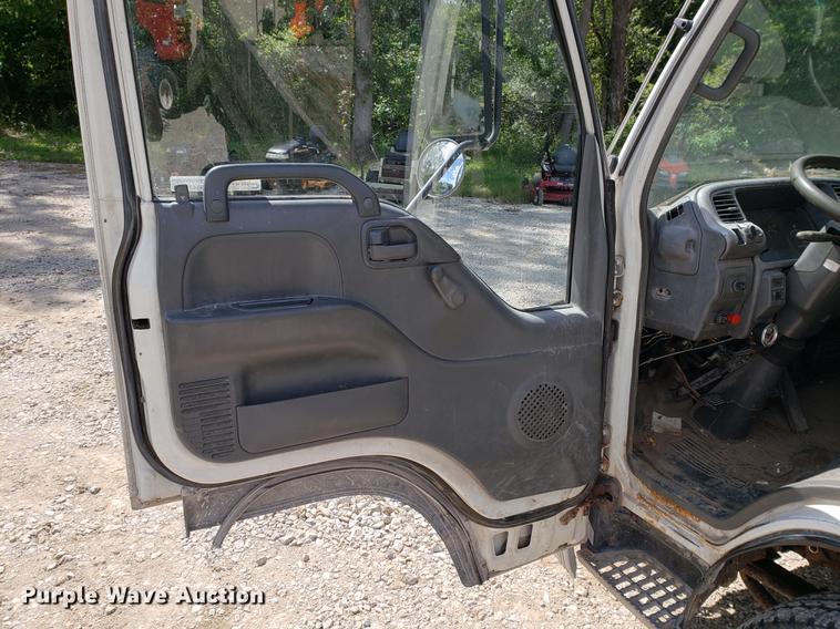 image for item EF9847 1996 Isuzu NPR flatbed truck