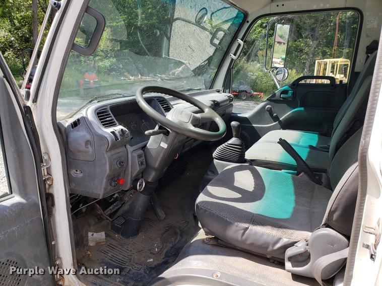 image for item EF9847 1996 Isuzu NPR flatbed truck