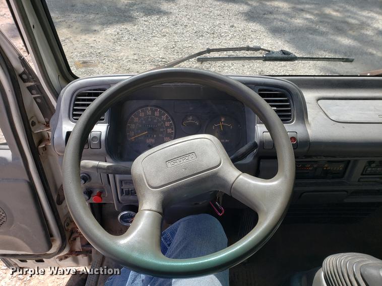 image for item EF9847 1996 Isuzu NPR flatbed truck