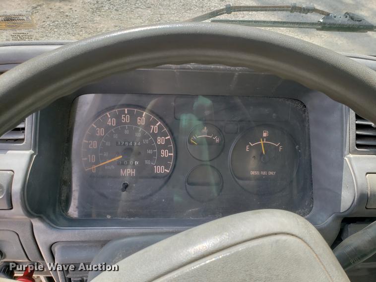 image for item EF9847 1996 Isuzu NPR flatbed truck