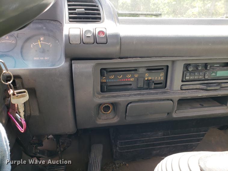 image for item EF9847 1996 Isuzu NPR flatbed truck