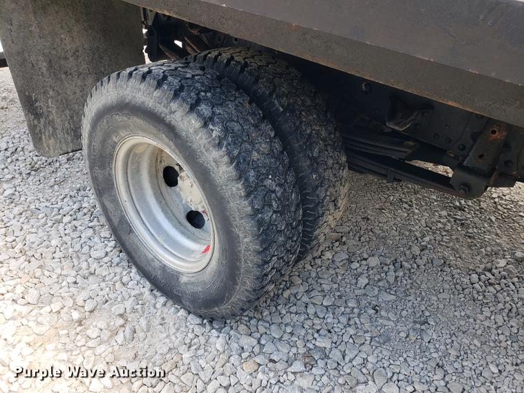 image for item EF9847 1996 Isuzu NPR flatbed truck