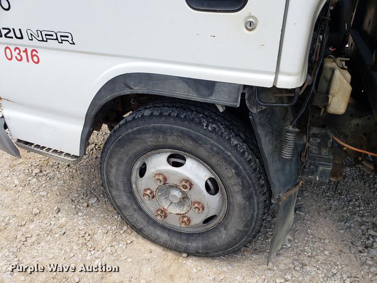 image for item EF9847 1996 Isuzu NPR flatbed truck