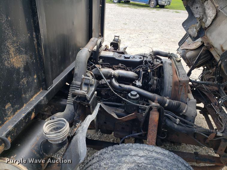 image for item EF9847 1996 Isuzu NPR flatbed truck