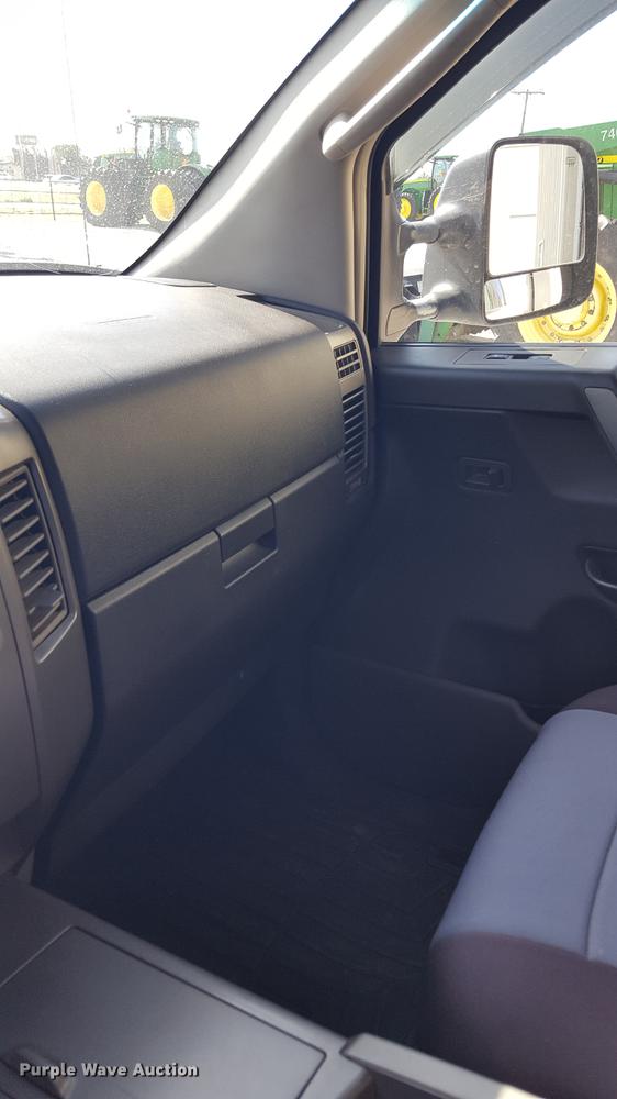 image for item EI9645 2005 Nissan Titan Crew Cab pickup truck