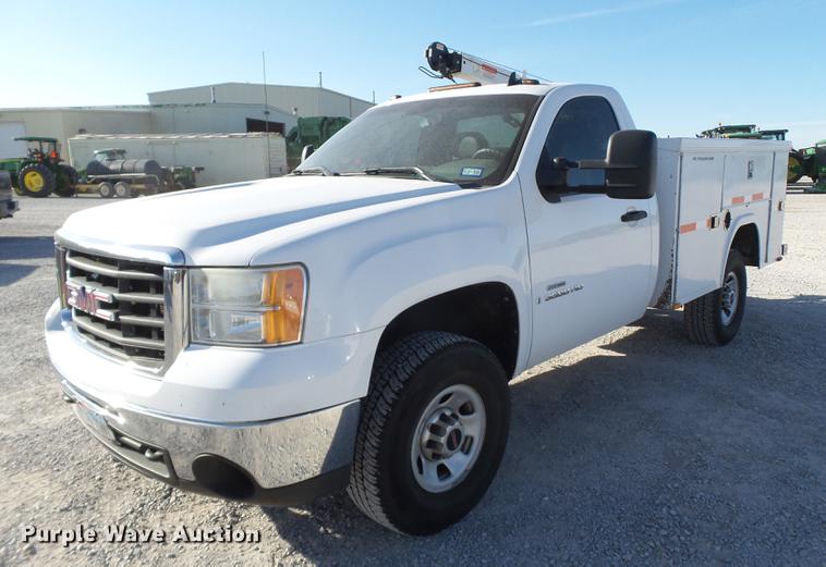 image for item EI9646 2009 GMC Sierra 3500 utility bed pickup truck with crane
