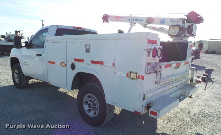 image for item EI9646 2009 GMC Sierra 3500 utility bed pickup truck with crane