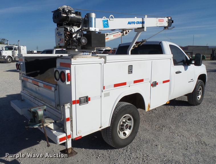 image for item EI9646 2009 GMC Sierra 3500 utility bed pickup truck with crane