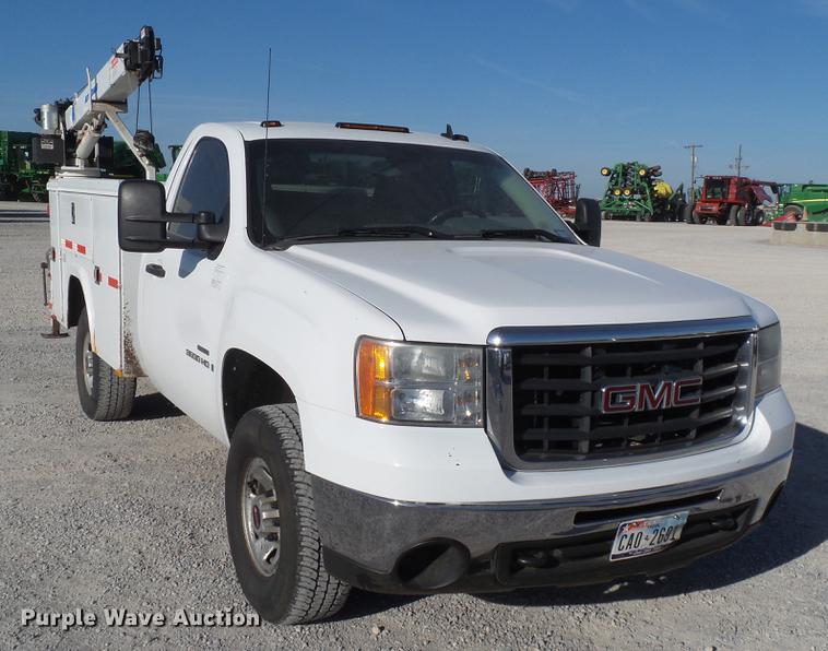 image for item EI9646 2009 GMC Sierra 3500 utility bed pickup truck with crane