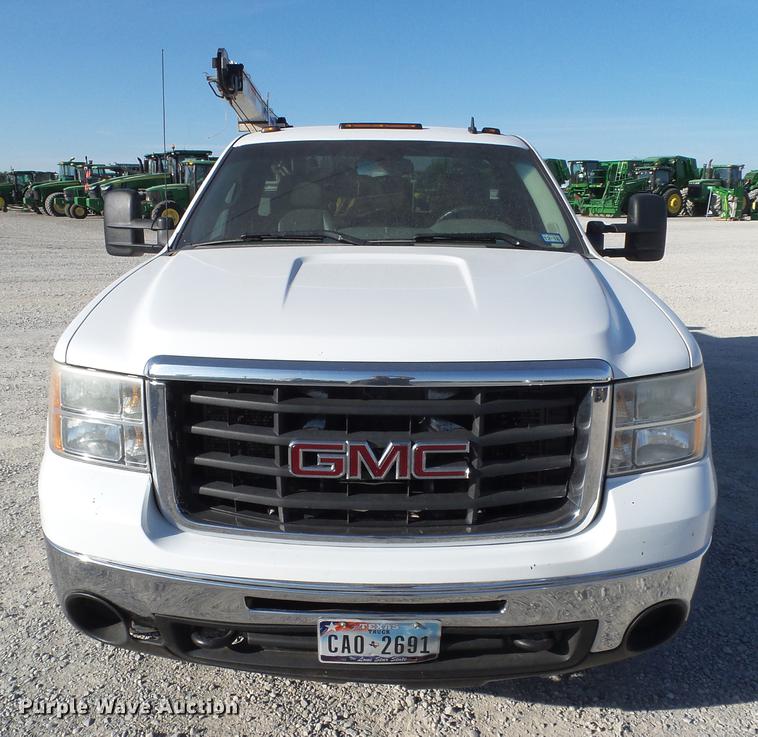 image for item EI9646 2009 GMC Sierra 3500 utility bed pickup truck with crane