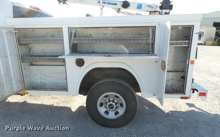 image for item EI9646 2009 GMC Sierra 3500 utility bed pickup truck with crane