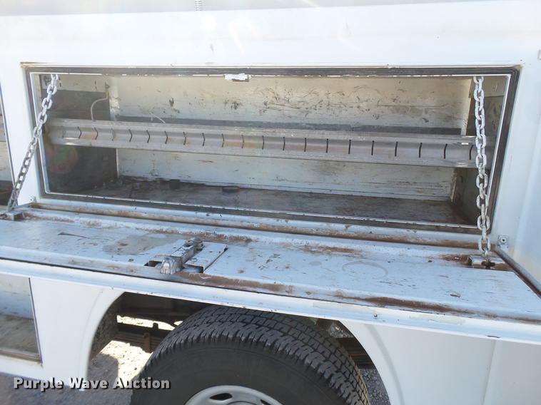 image for item EI9646 2009 GMC Sierra 3500 utility bed pickup truck with crane