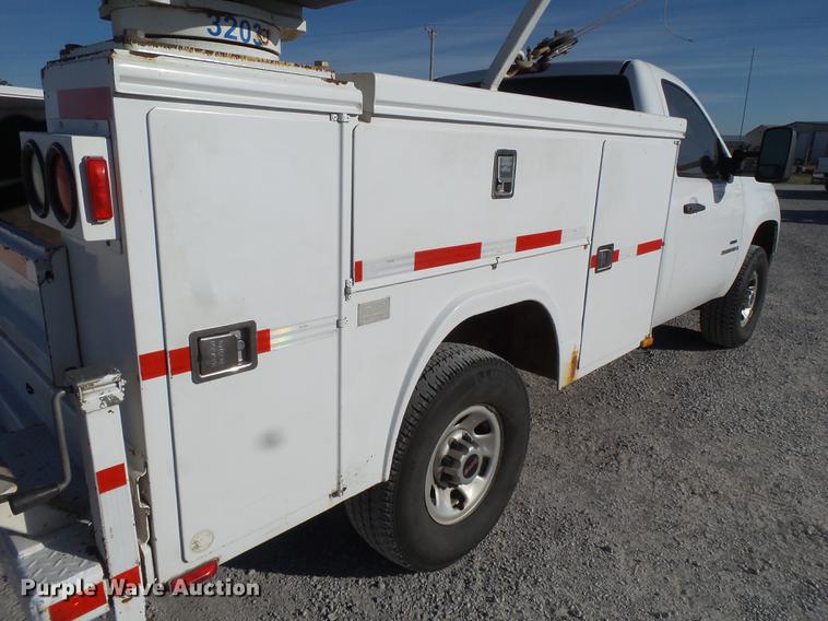 image for item EI9646 2009 GMC Sierra 3500 utility bed pickup truck with crane