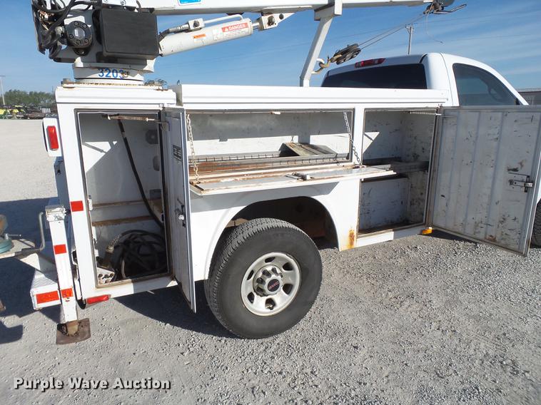 image for item EI9646 2009 GMC Sierra 3500 utility bed pickup truck with crane