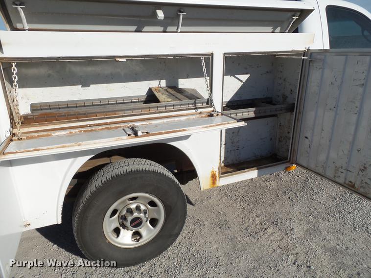 image for item EI9646 2009 GMC Sierra 3500 utility bed pickup truck with crane