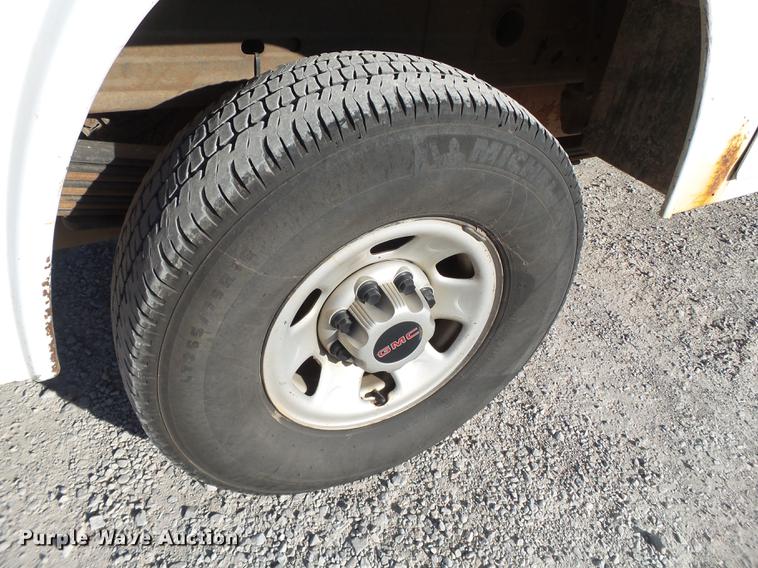 image for item EI9646 2009 GMC Sierra 3500 utility bed pickup truck with crane