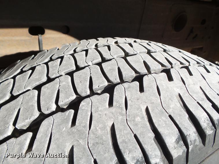 image for item EI9646 2009 GMC Sierra 3500 utility bed pickup truck with crane