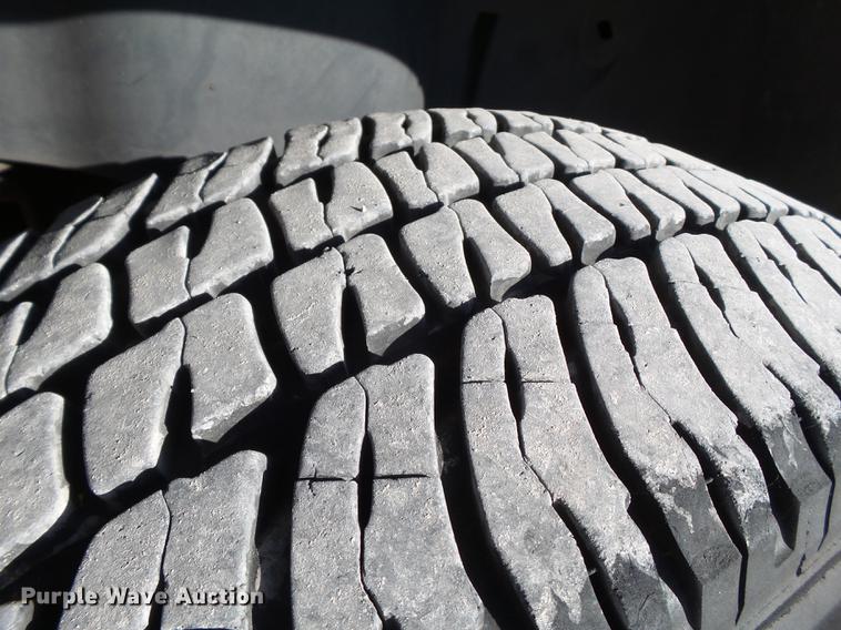 image for item EI9646 2009 GMC Sierra 3500 utility bed pickup truck with crane