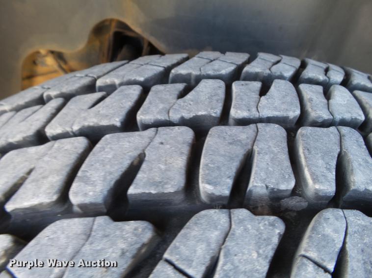 image for item EI9646 2009 GMC Sierra 3500 utility bed pickup truck with crane