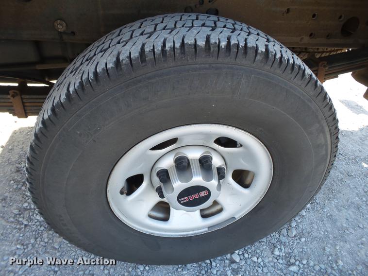 image for item EI9646 2009 GMC Sierra 3500 utility bed pickup truck with crane