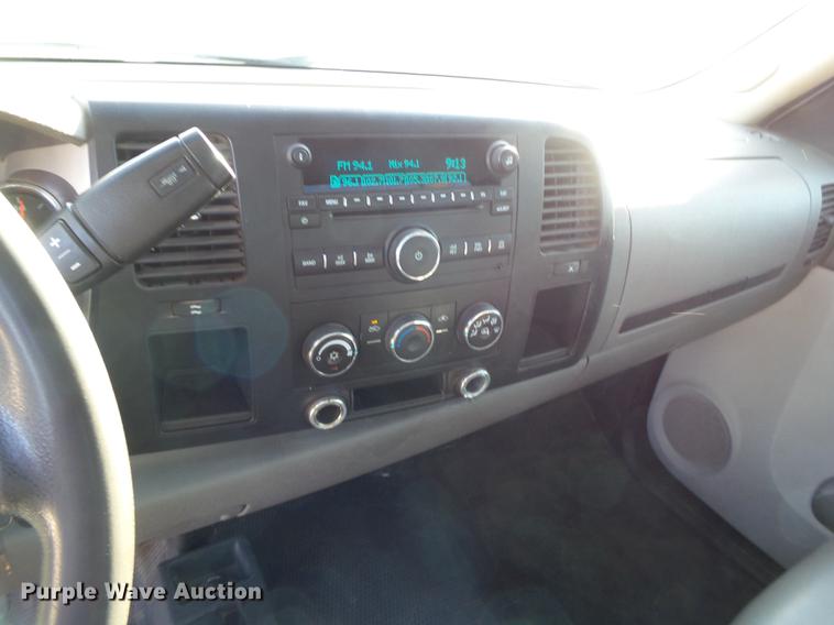 image for item EI9646 2009 GMC Sierra 3500 utility bed pickup truck with crane