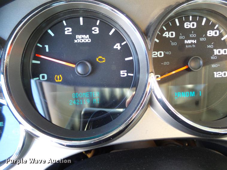 image for item EI9646 2009 GMC Sierra 3500 utility bed pickup truck with crane