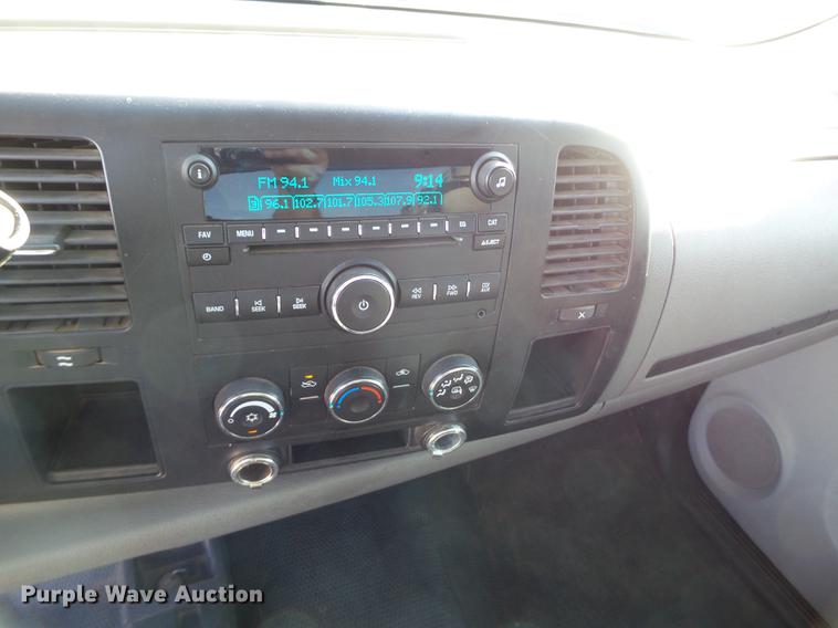 image for item EI9646 2009 GMC Sierra 3500 utility bed pickup truck with crane