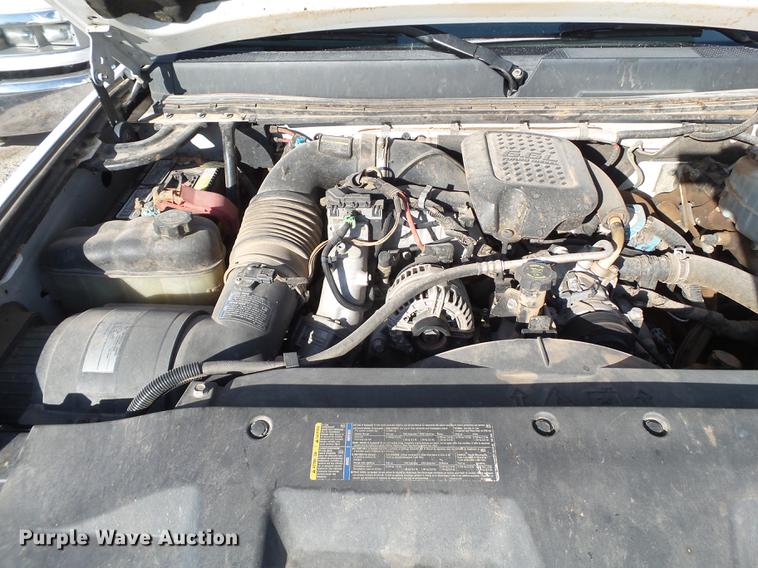 image for item EI9646 2009 GMC Sierra 3500 utility bed pickup truck with crane