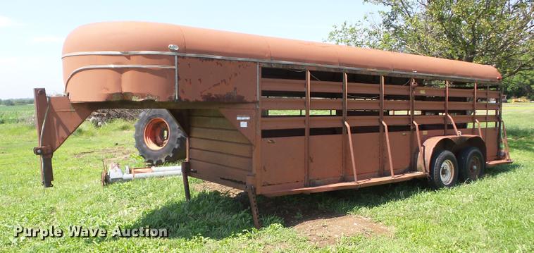 image for item EI9887 1979 Hale livestock trailer