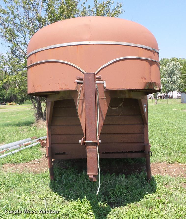 image for item EI9887 1979 Hale livestock trailer
