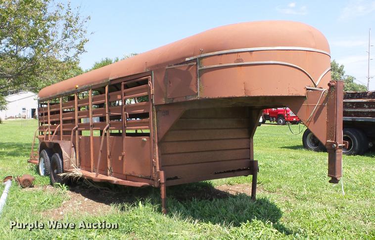image for item EI9887 1979 Hale livestock trailer