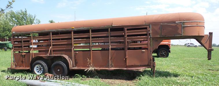 image for item EI9887 1979 Hale livestock trailer