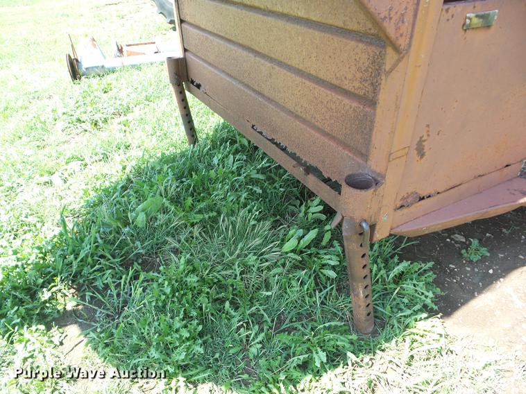 image for item EI9887 1979 Hale livestock trailer