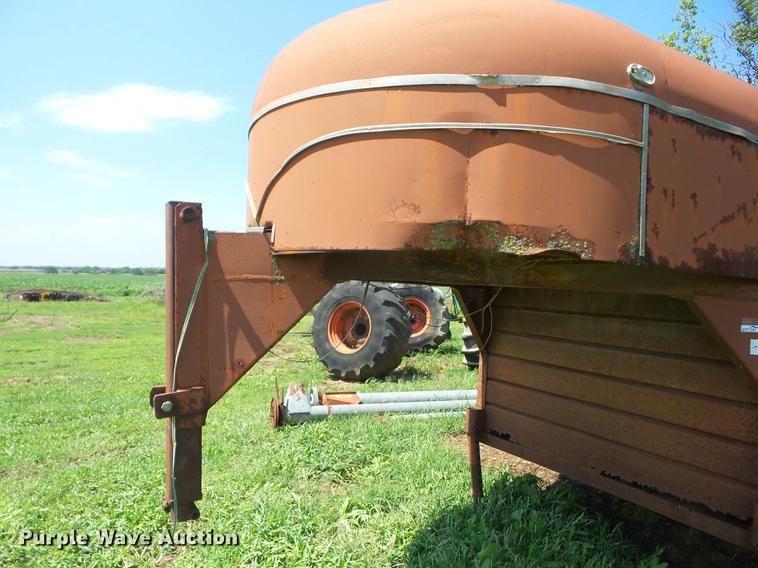 image for item EI9887 1979 Hale livestock trailer