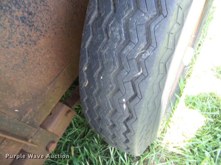 image for item EI9887 1979 Hale livestock trailer