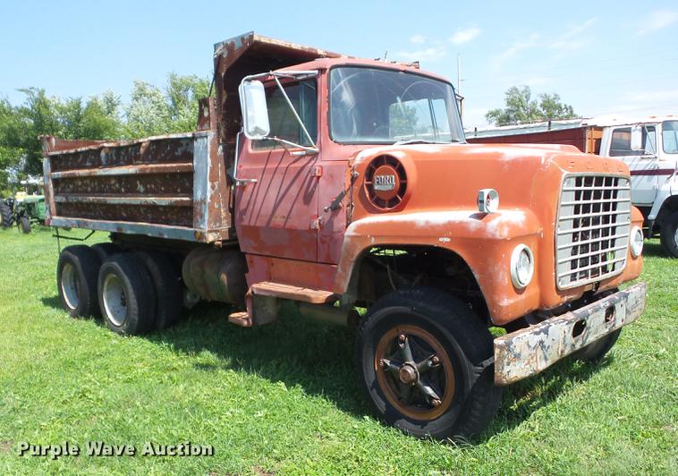 image for item EI9888 1972 Ford 800 dump truck