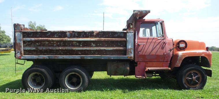 image for item EI9888 1972 Ford 800 dump truck