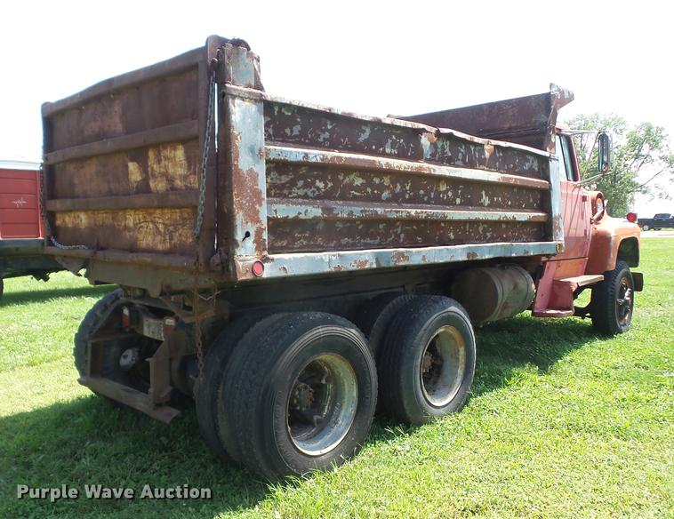 image for item EI9888 1972 Ford 800 dump truck