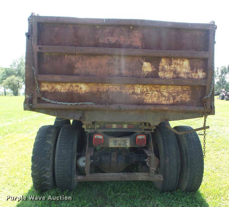 image for item EI9888 1972 Ford 800 dump truck