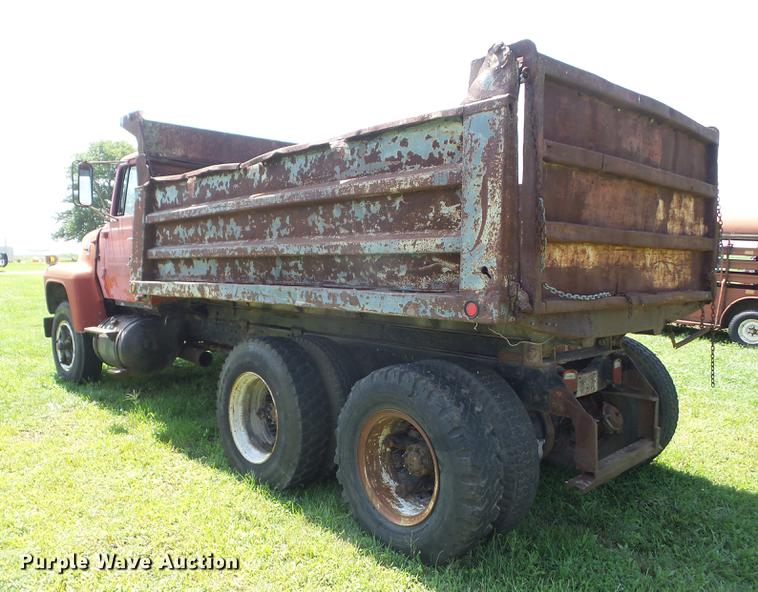 image for item EI9888 1972 Ford 800 dump truck