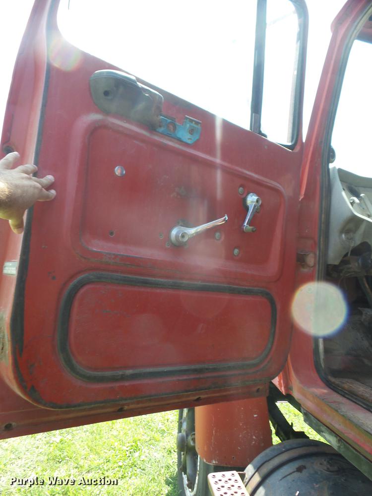 image for item EI9888 1972 Ford 800 dump truck