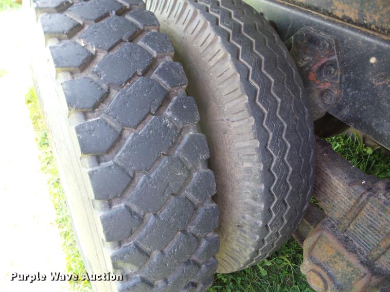 image for item EI9888 1972 Ford 800 dump truck