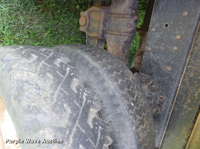 image for item EI9888 1972 Ford 800 dump truck