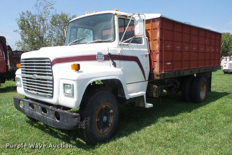 image for item EI9889 1979 Ford 800 grain truck