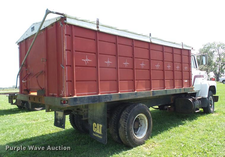 image for item EI9889 1979 Ford 800 grain truck
