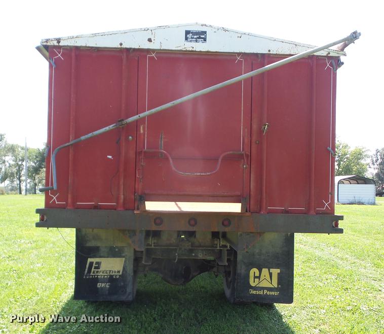 image for item EI9889 1979 Ford 800 grain truck