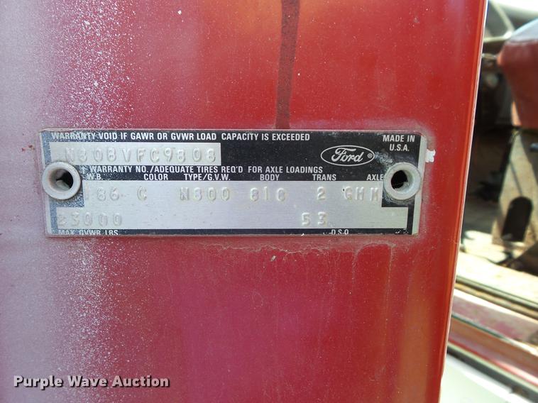 image for item EI9889 1979 Ford 800 grain truck